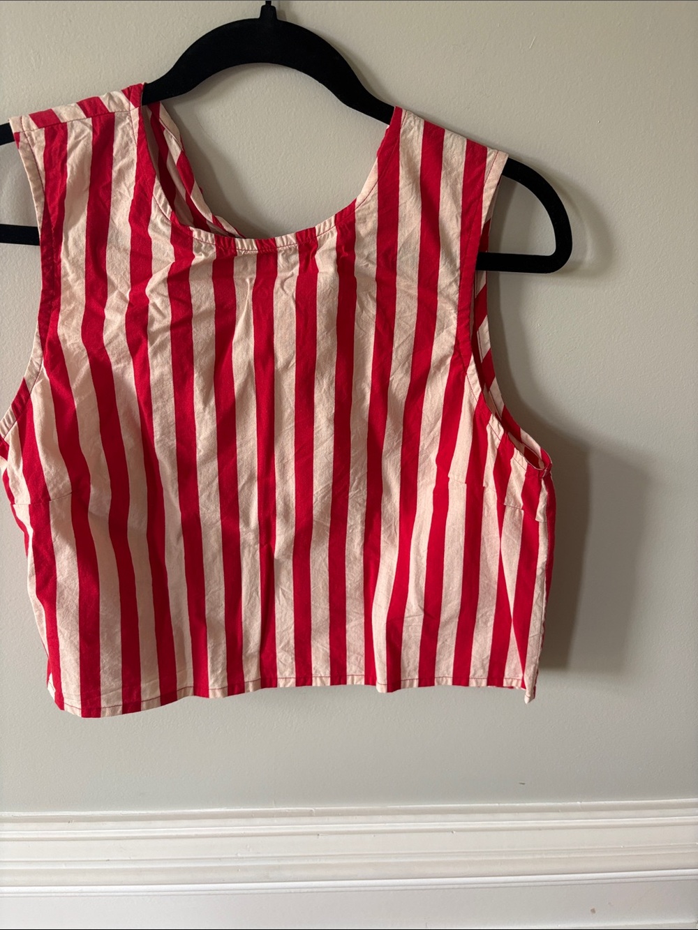 Compania Fantastic Slightly Cropped Red and Cream top
